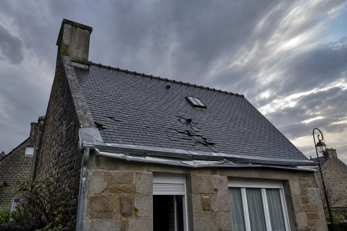Urgence couvreur à Carhaix-Plouguer : bâchage et réparation