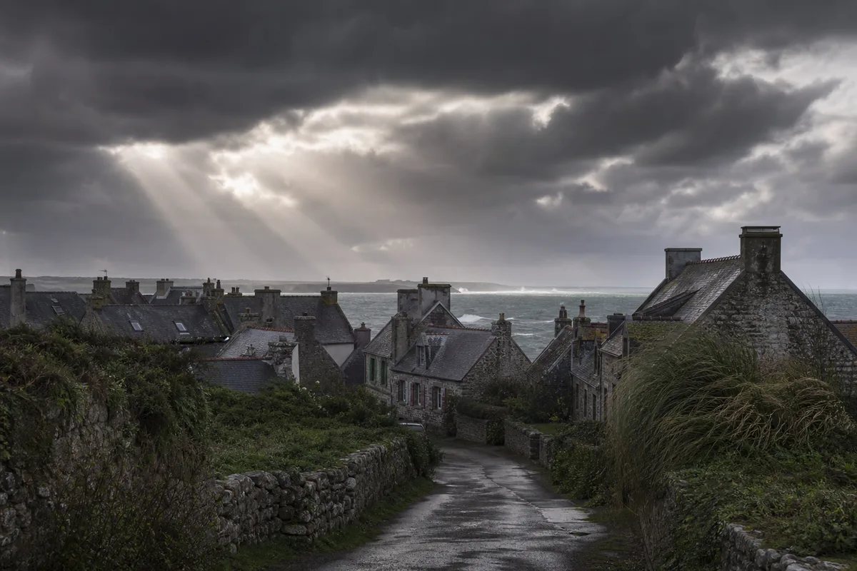 Toiture en urgence en Bretagne : qui appeler ville par ville